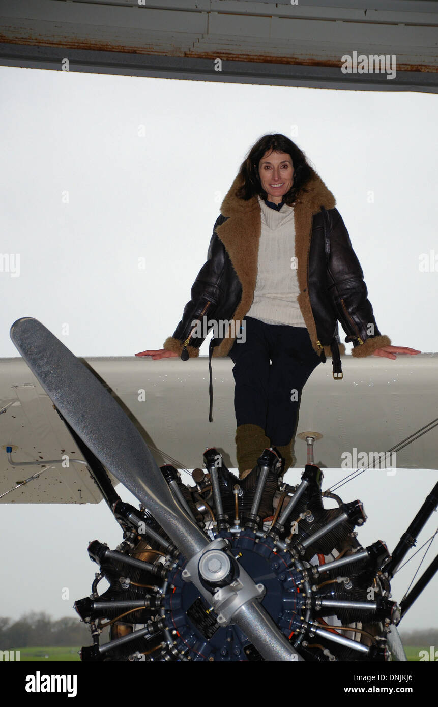Tracey Curtis-Taylor sbarcati alla fine di un numero notevole di 7000 miglia di volo da Cape Town, Sud Africa Foto Stock