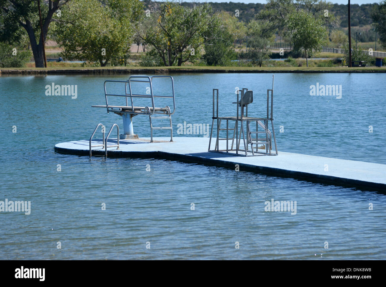 Immersioni all'aperto a bordo piscina nel foro di Santa Rosa, Nuovo Messico sulla vecchia strada 66 Foto Stock
