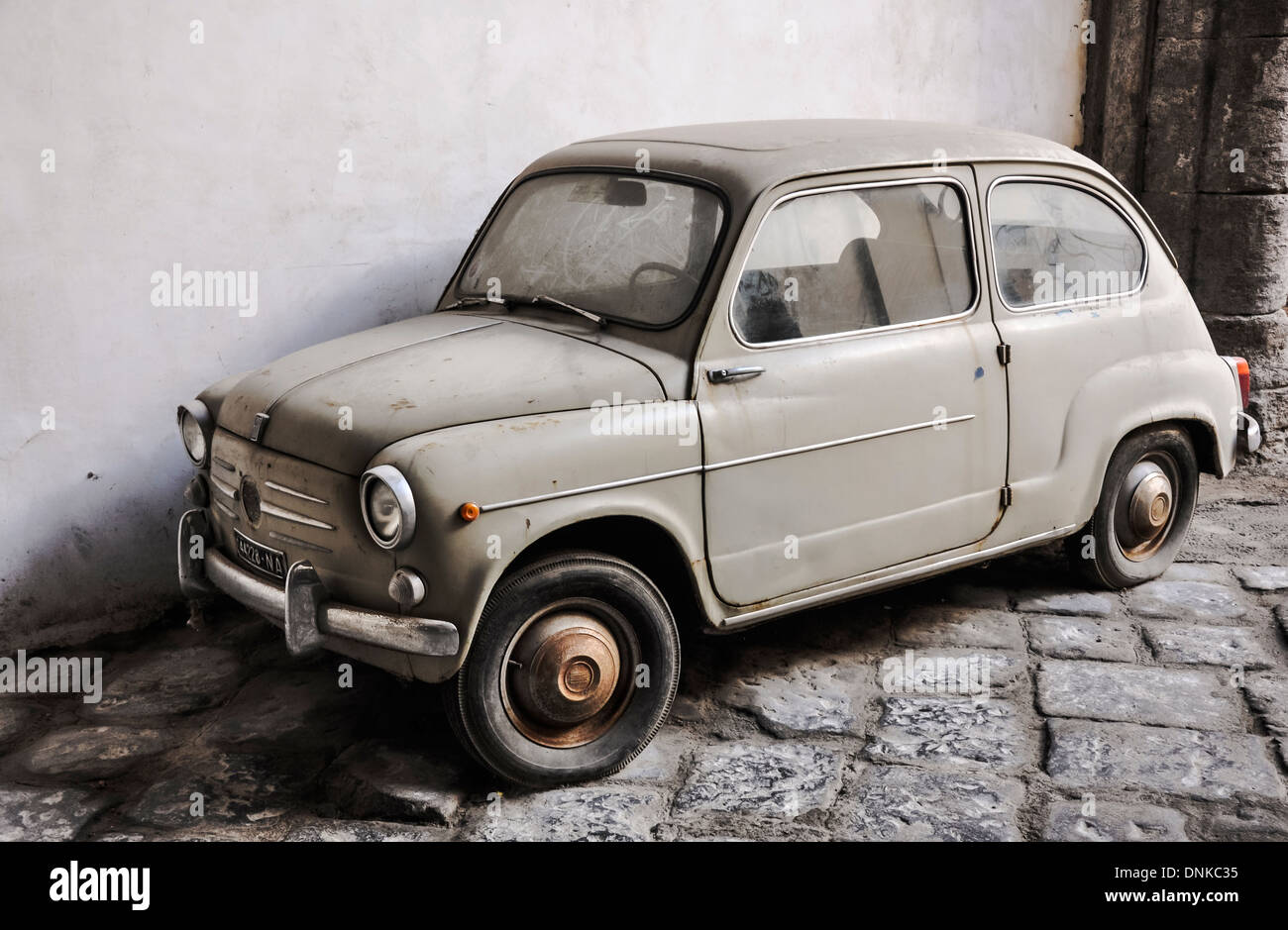 Bianco vecchia vettura italiana, Fiat Seicento Foto Stock