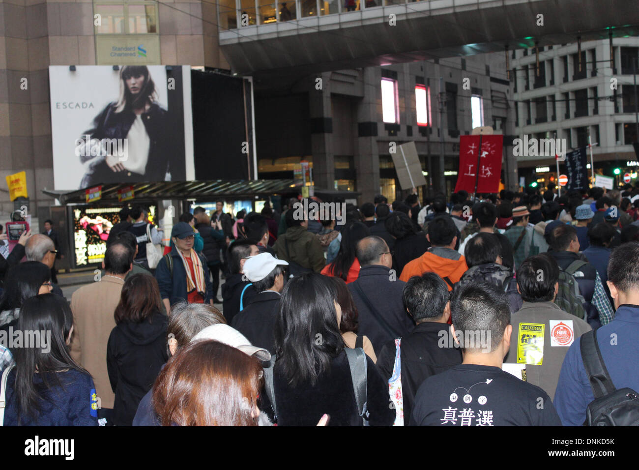 Hong Kong, Cina. Il 1 gennaio 2014. Pro-democrazia dimostranti prendere parte in un giorno di Capodanno nel rally di Hong Kong del quartiere degli affari di credito: Robert Kemp SC/Alamy Live News Foto Stock