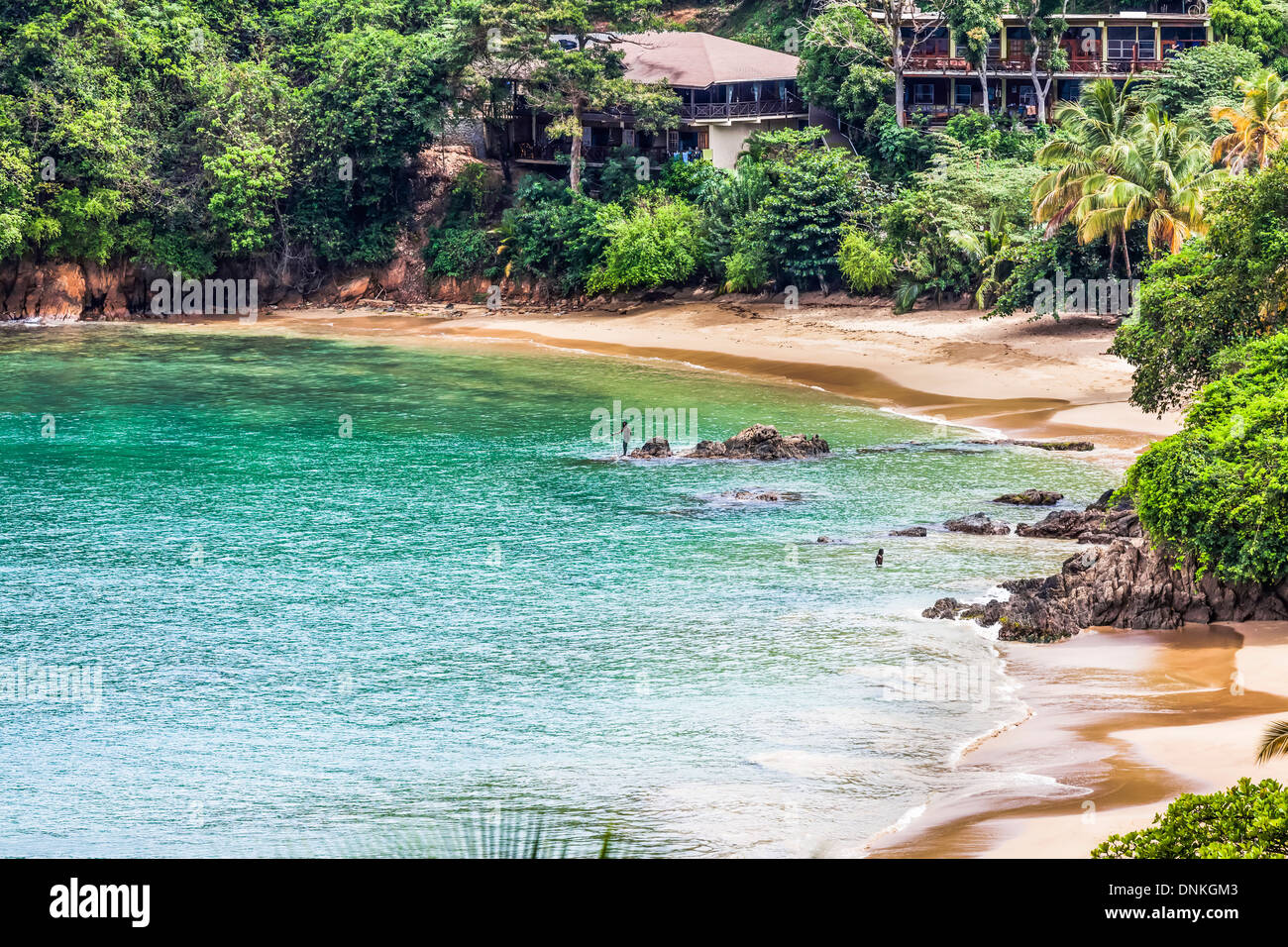 Spiaggia, rocce e baia del villaggio caraibico dell'isola di Castara, Tobago, Repubblica di Trinidad e Tobago Indie occidentali Foto Stock