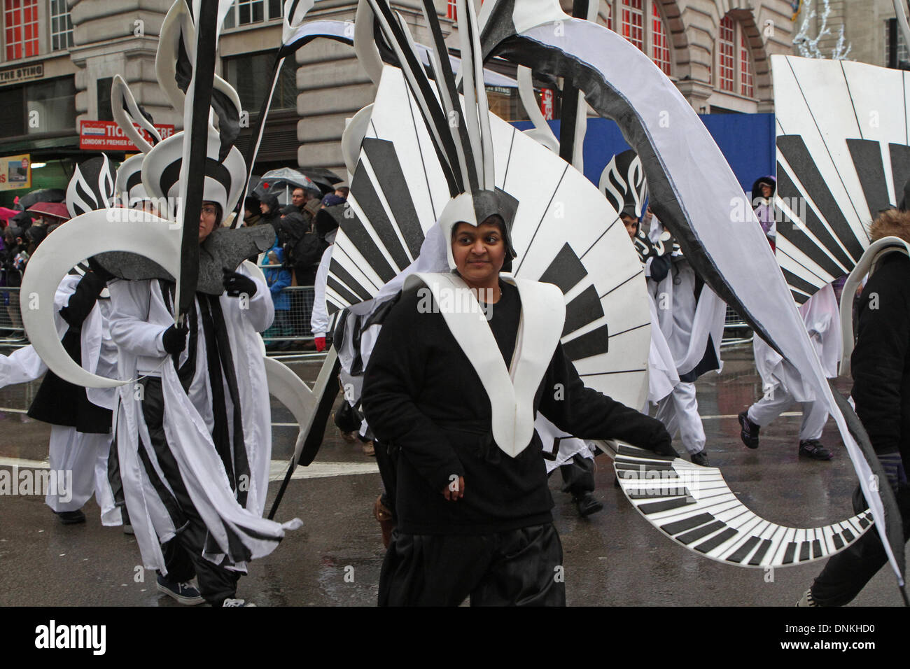 Londra, UK, 1 Gennaio 2014,costumi di pianoforte a Londra il primo giorno del nuovo anno Parade 2014 Credit: Keith Larby/Alamy Live News Foto Stock