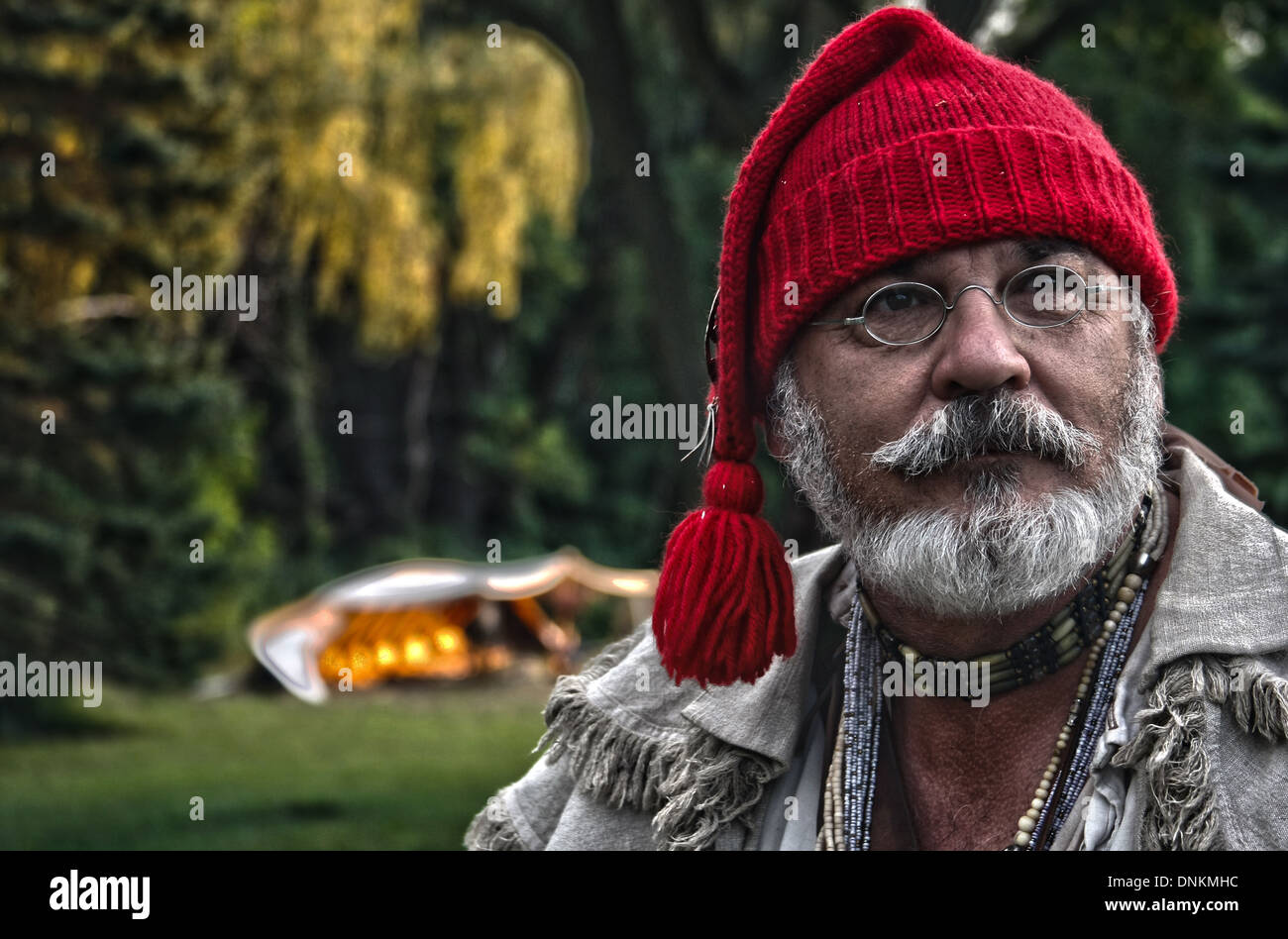 Il francese Voyageur Explorer con camp di canoa in HDR di sfondo Foto Stock