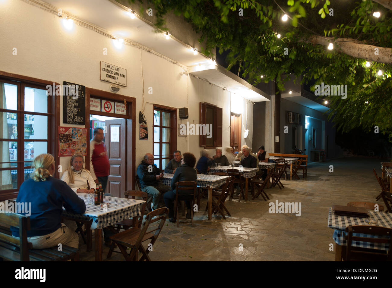 Griechenland, Insel Tilos, Hafenort Livadia, Taverne Omonia Foto Stock