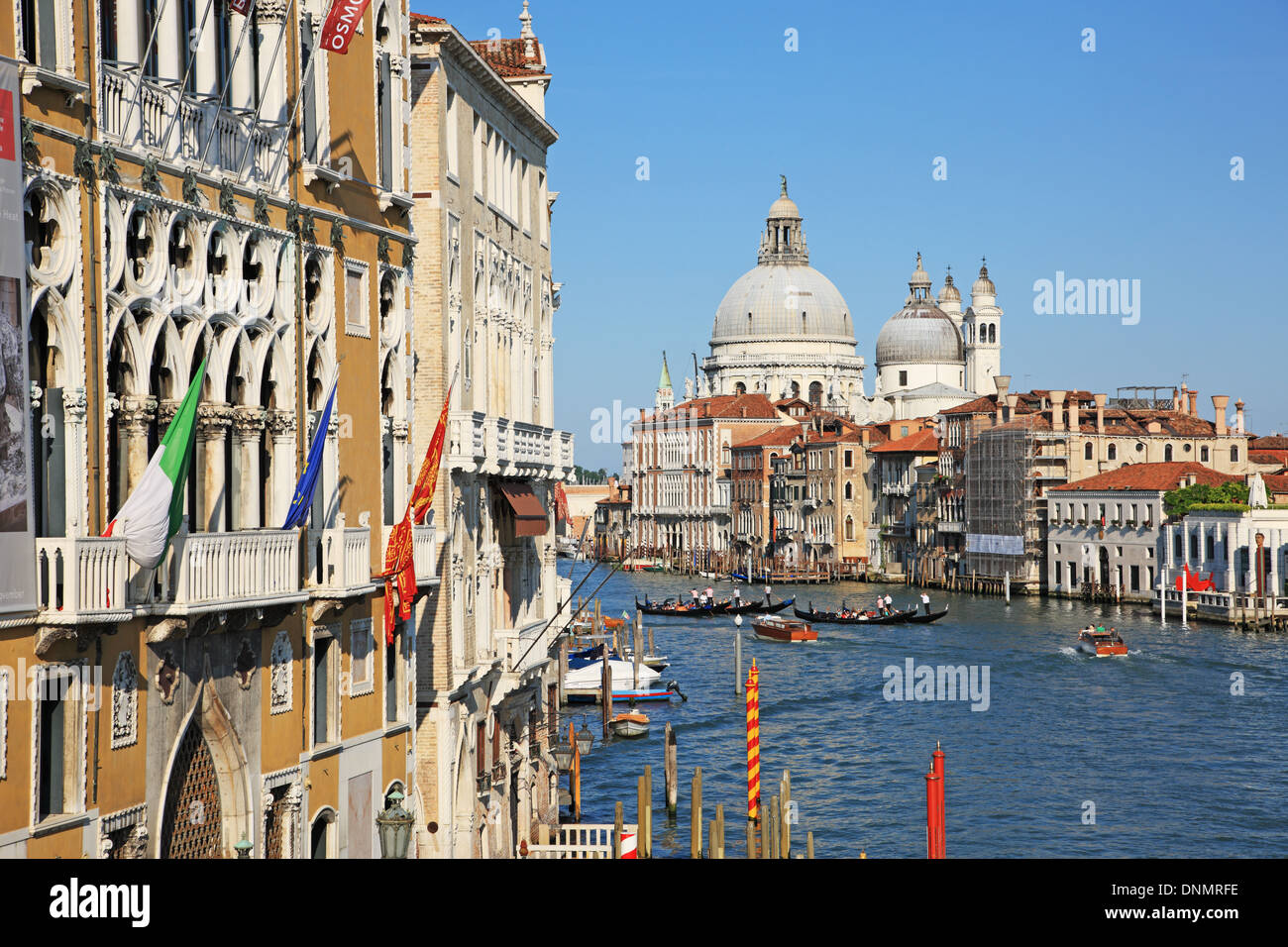 L'Italia, Veneto, Venezia, vista del Canal Grande e la chiesa di Santa Maria della Salute,, patrimonio mondiale dell UNESCO Foto Stock