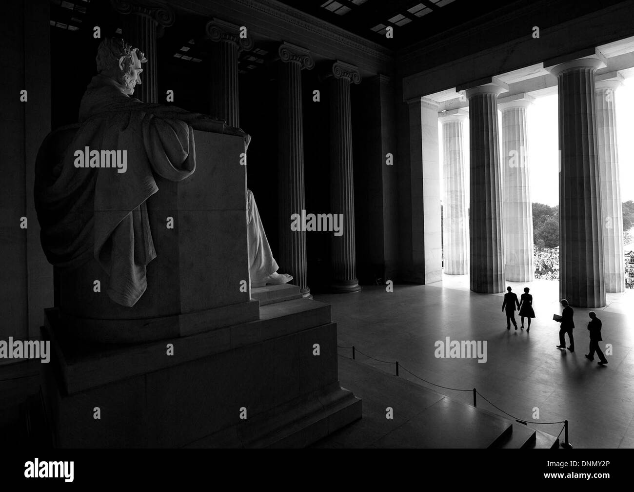 Il Presidente Usa Barack Obama e la First Lady Michelle Obama e gli ex Presidenti Bill Clinton e Jimmy Carter a piedi il palco durante la cerimonia per il cinquantesimo anniversario della storica 1963 marzo su Washington presso il Lincoln Memorial Agosto 28, 2013 a Washington, DC. Foto Stock