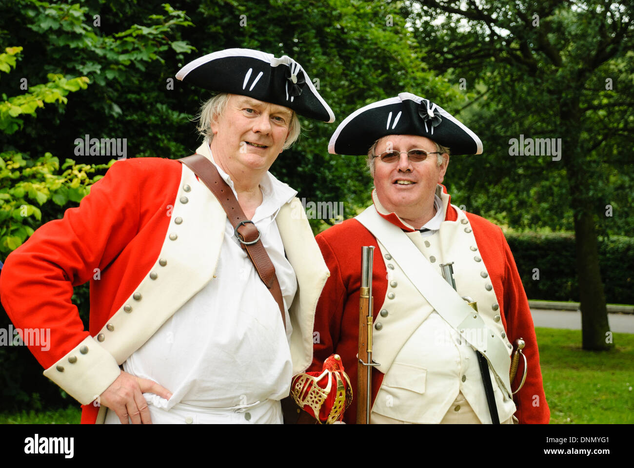 Ulster Signore unionista John Laird, vestito come un secolo XVII redcoat soldato Foto Stock