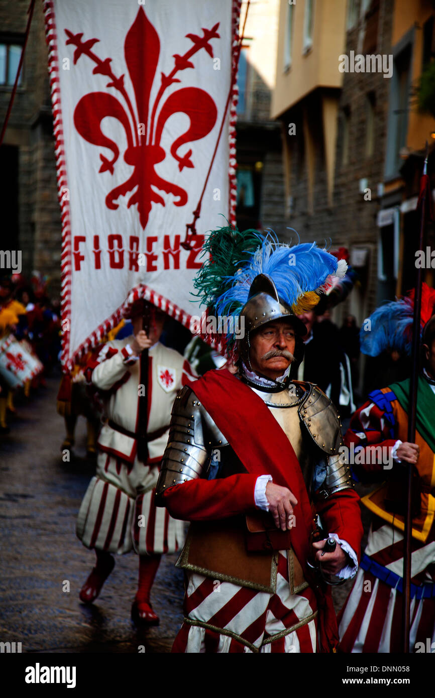Tradizionale processione per contrassegnare l'inizio del Carnevale di Viareggio nella città di Firenze Foto Stock