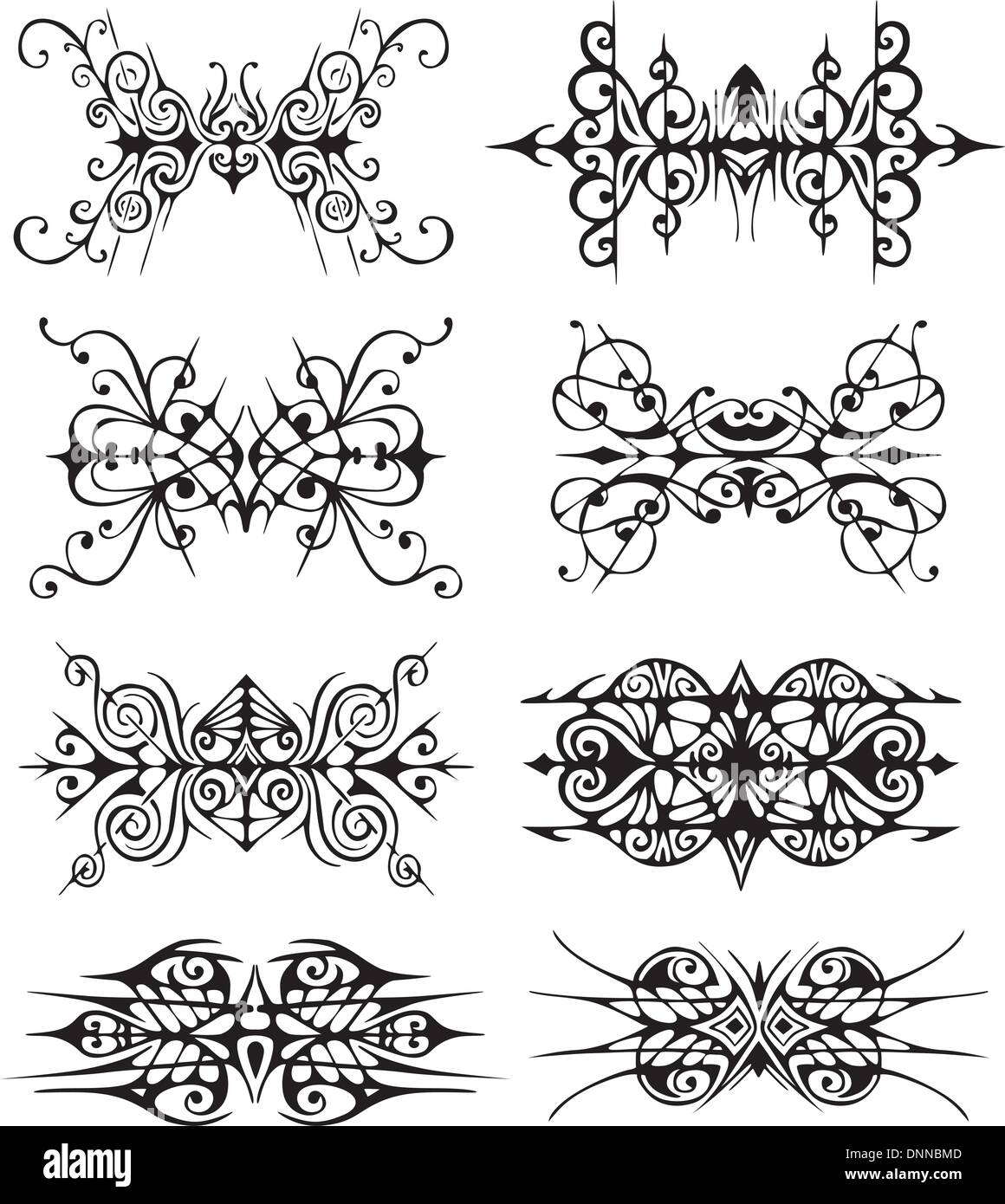 Simmetriche vignette tribali. Bianco e nero illustrazioni vettoriali. Illustrazione Vettoriale