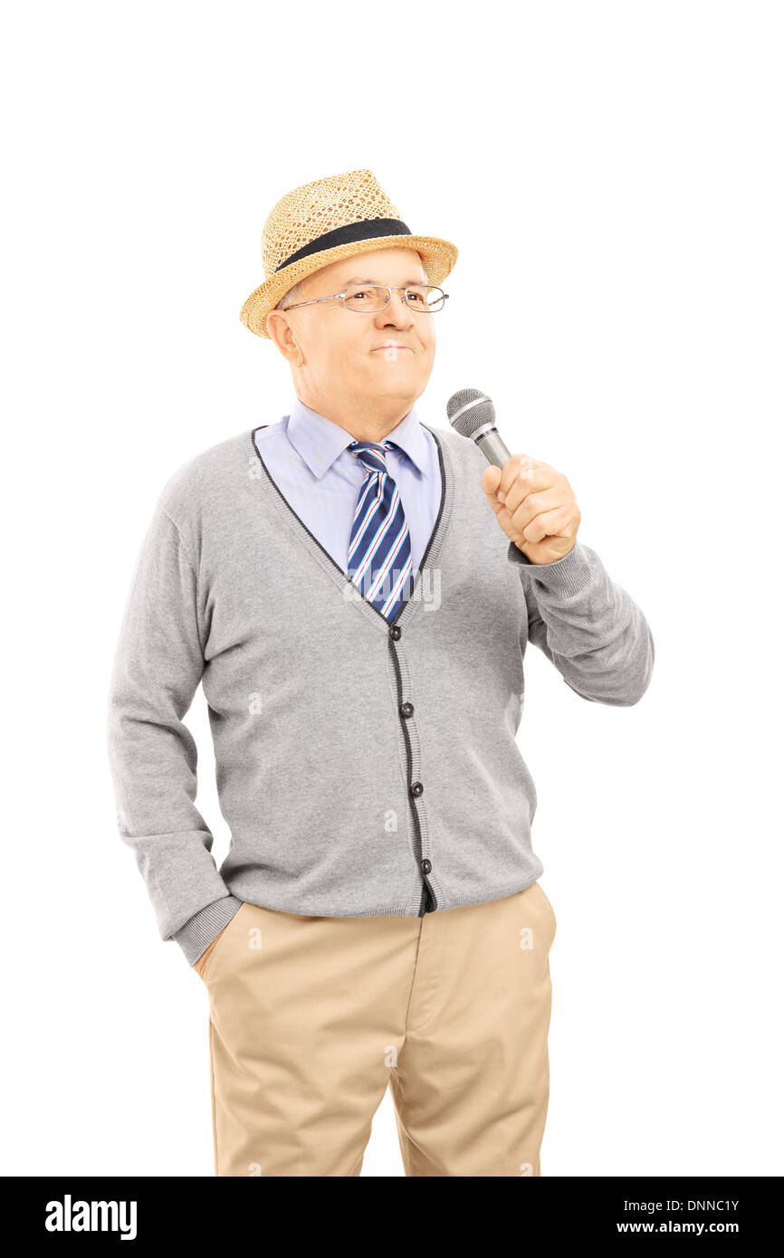 Felice l'uomo senior tenendo un microfono Foto Stock