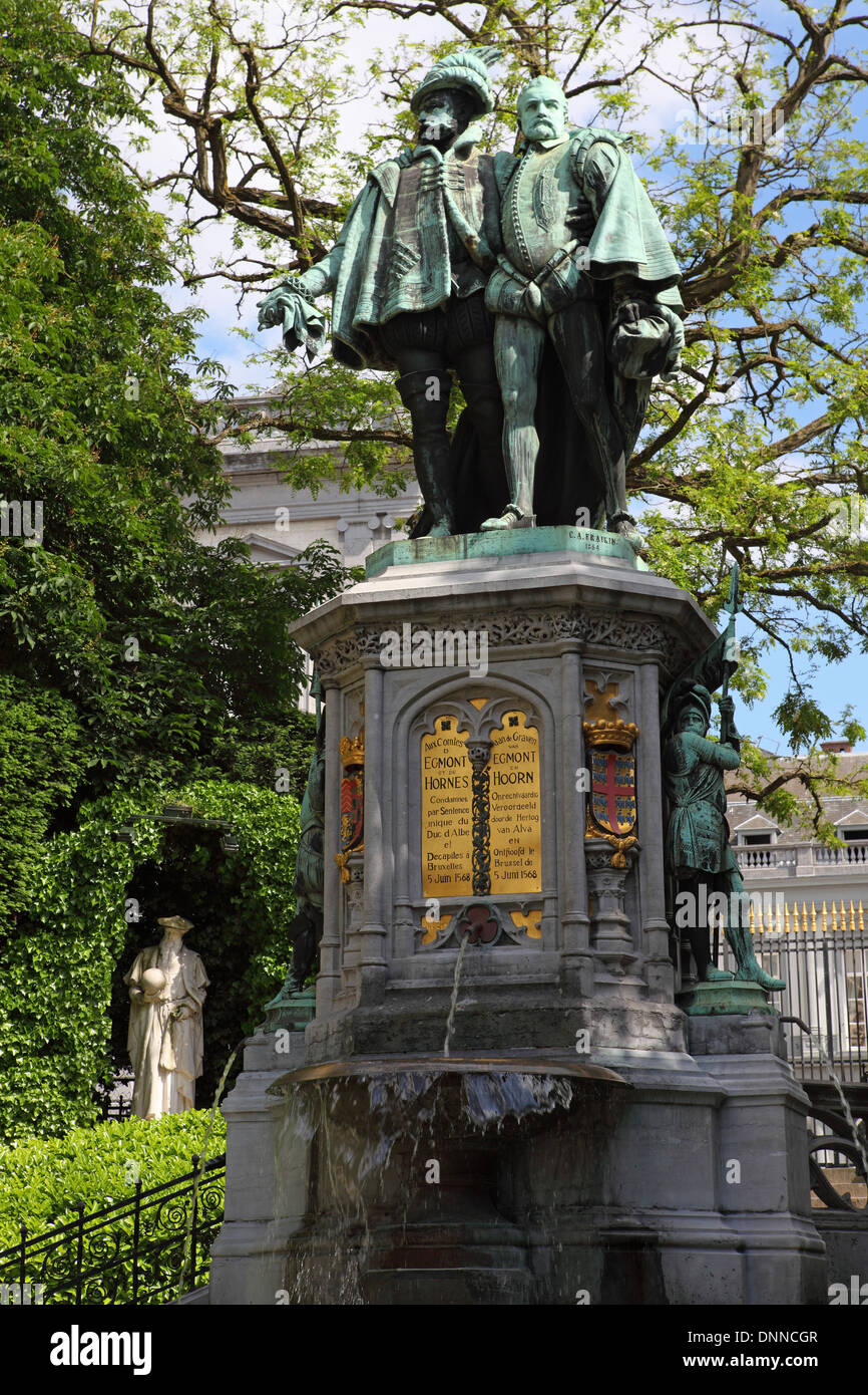 Statua di Egmont e Hoorne al Petit Sablon (Kleine Zavel) piazza di Bruxelles in Belgio. Foto Stock