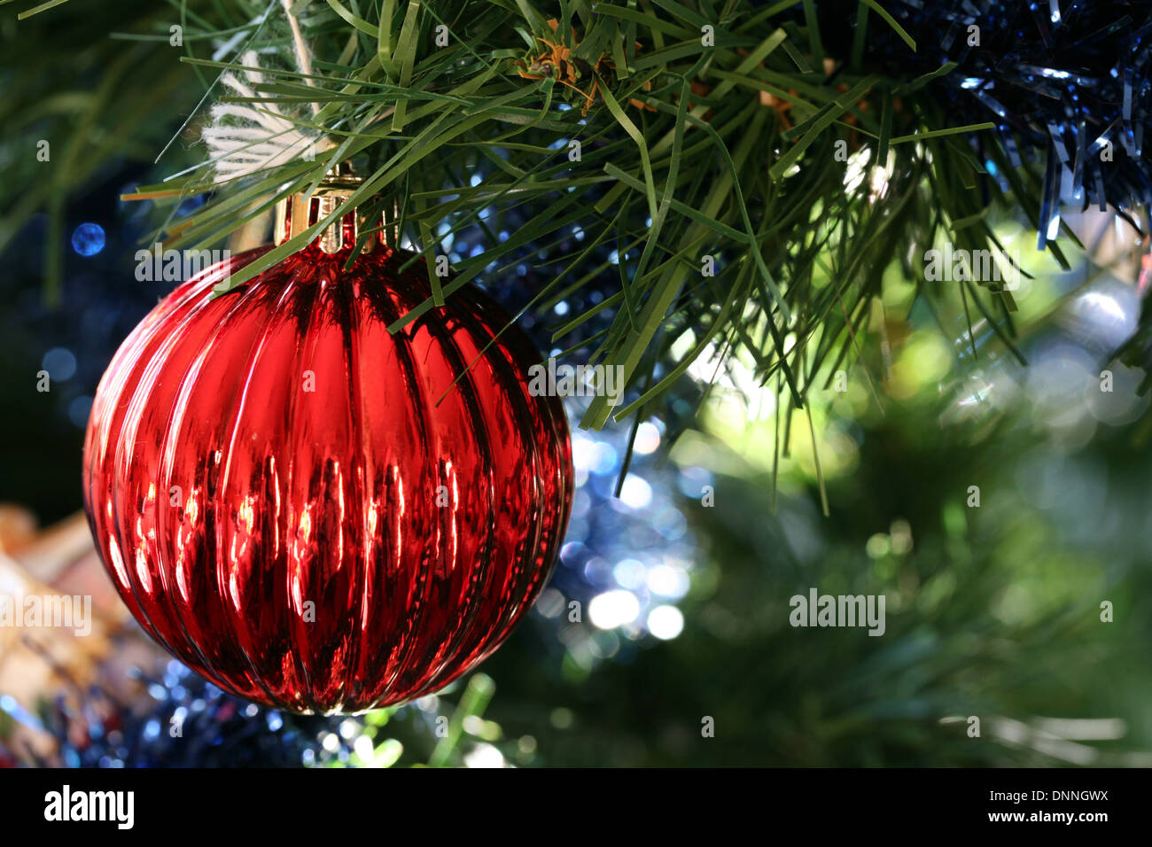 Decorazioni su un albero di natale Foto Stock