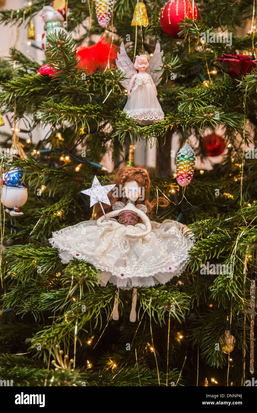 Natale Antico Immagini.Fatte A Mano Tradizionale Albero Di Natale Decorazione Fairy In Antico Bianco Abito In Pizzo Con Bacchetta E Silver Star Foto Stock Alamy