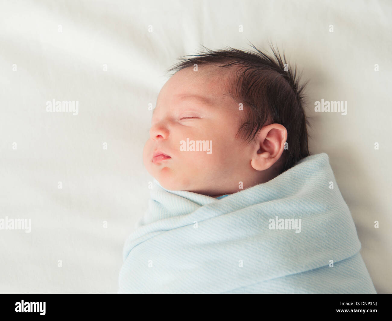 Ritratto di neonato ragazzo (0-1 mesi) Foto Stock