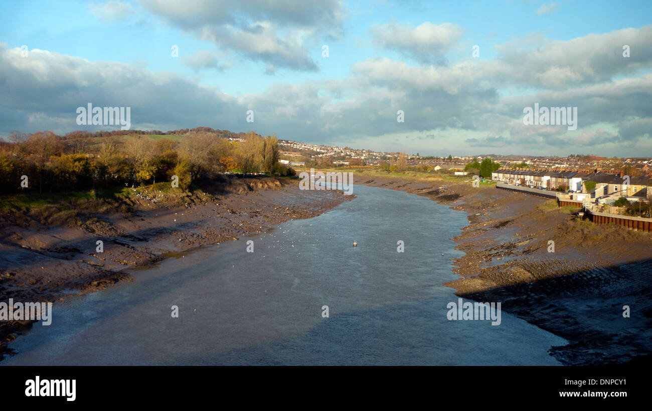 Una veduta del fiume Usk guardando a nord da Newport South Wales UK KATHY DEWITT Foto Stock
