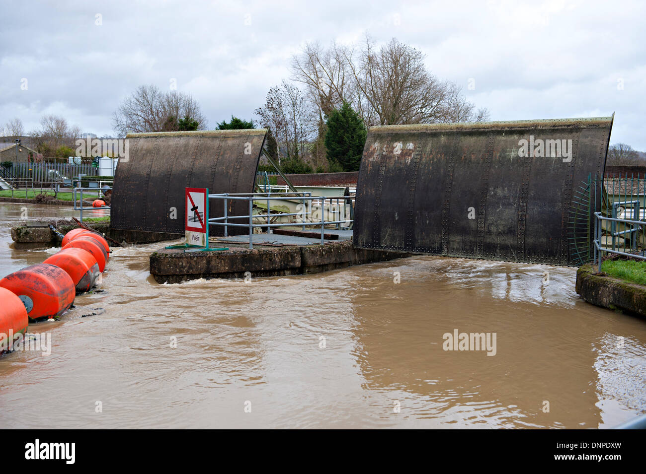 Yalding, , NEL REGNO UNITO. 3rd. Gennaio 2013. Yalding Weir durante le inondazioni del fiume Medway Credito: Patrick nairne/Alamy Live News Foto Stock