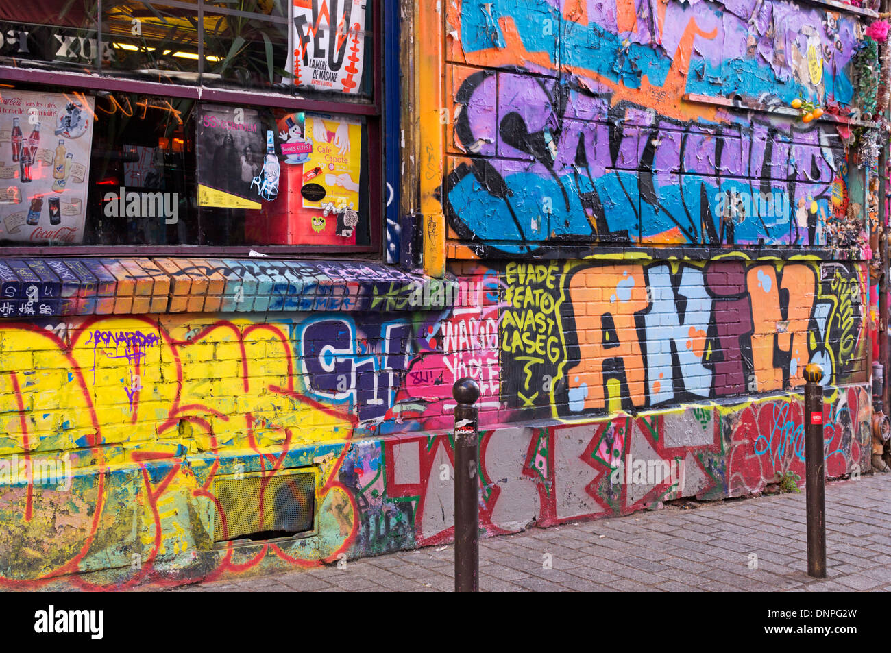 Paris street art - Rue Dénoyez graffiti Belleville Foto Stock