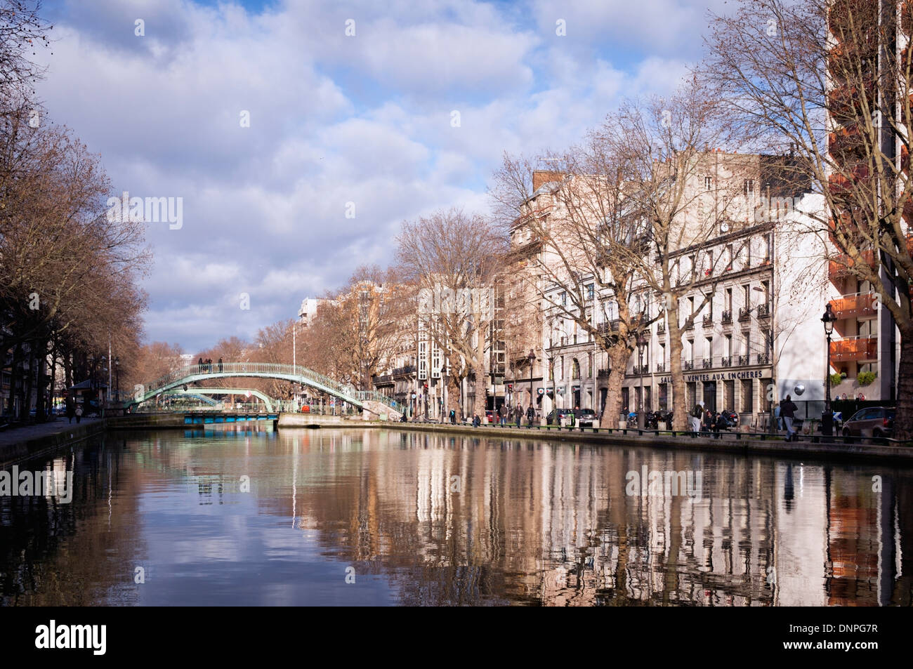 Parigi, Francia. Il Canal St Martin nel decimo arrondissement. Foto Stock