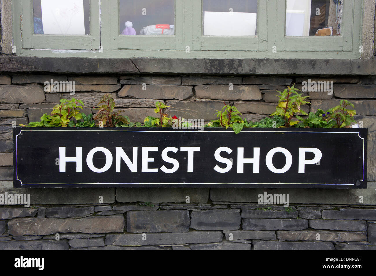 Onesto Shop segno, Lake District Foto Stock