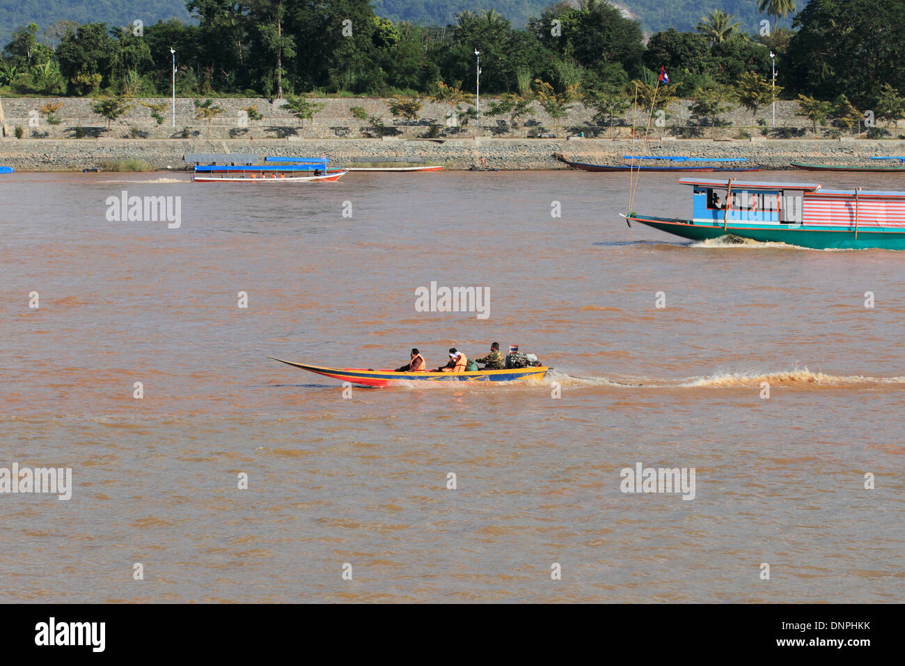 Longtail boat lungo il fiume Mekong, Foto Stock