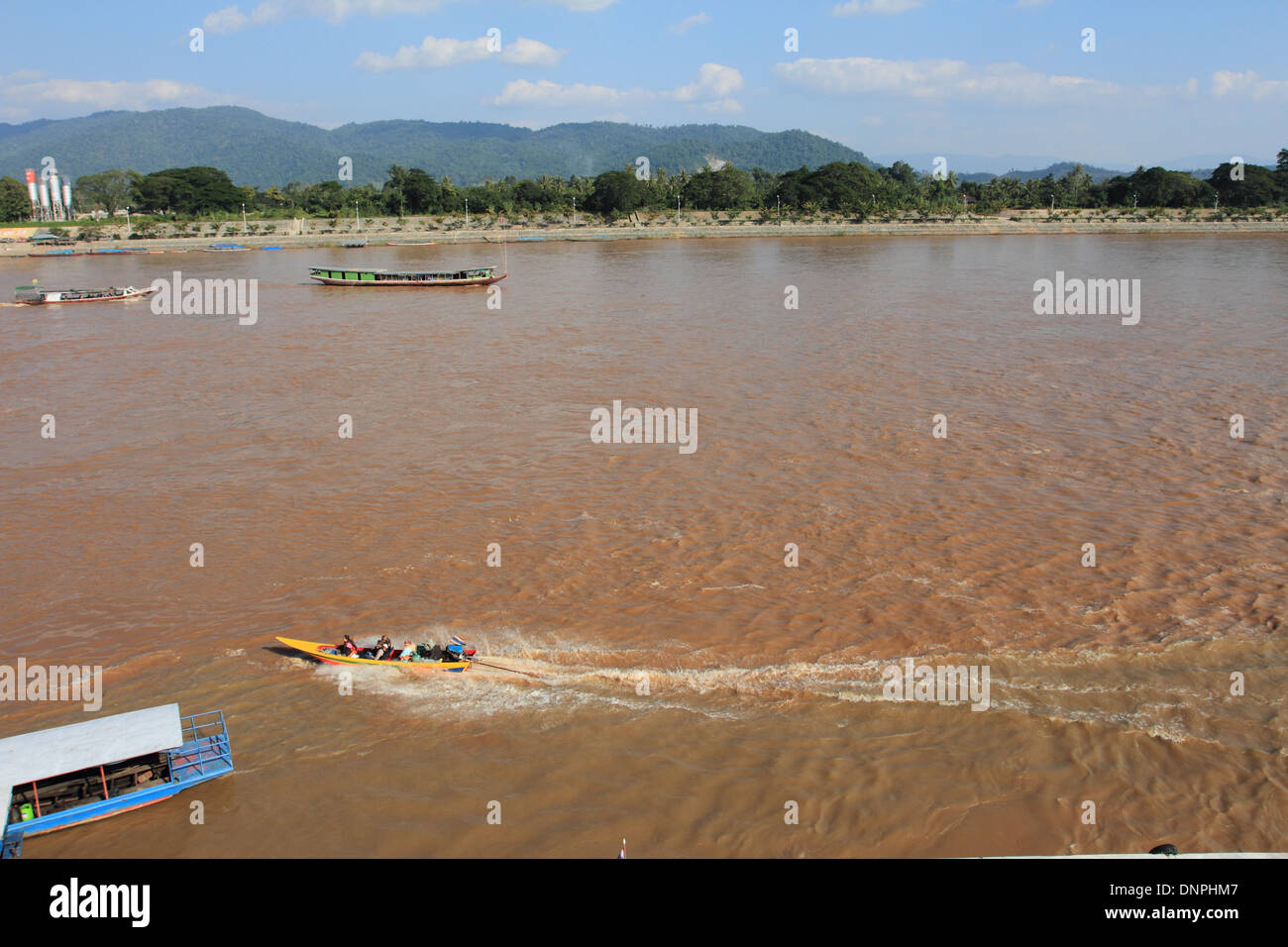 Longtail boat lungo il fiume Mekong, Foto Stock