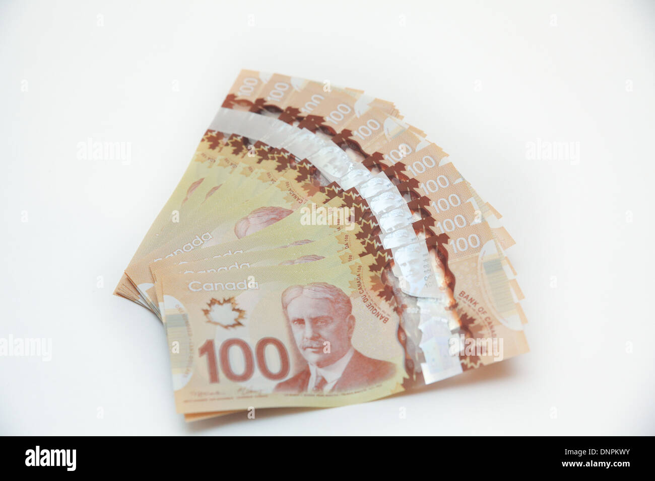 Una pila di Canadian centinaia di dollari in valuta della carta Foto Stock