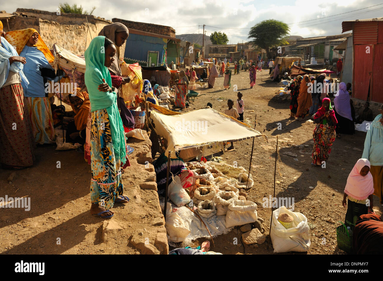 Mercato locale nelle strade di Dikhil città del sud di Gibuti, Corno d Africa Foto Stock