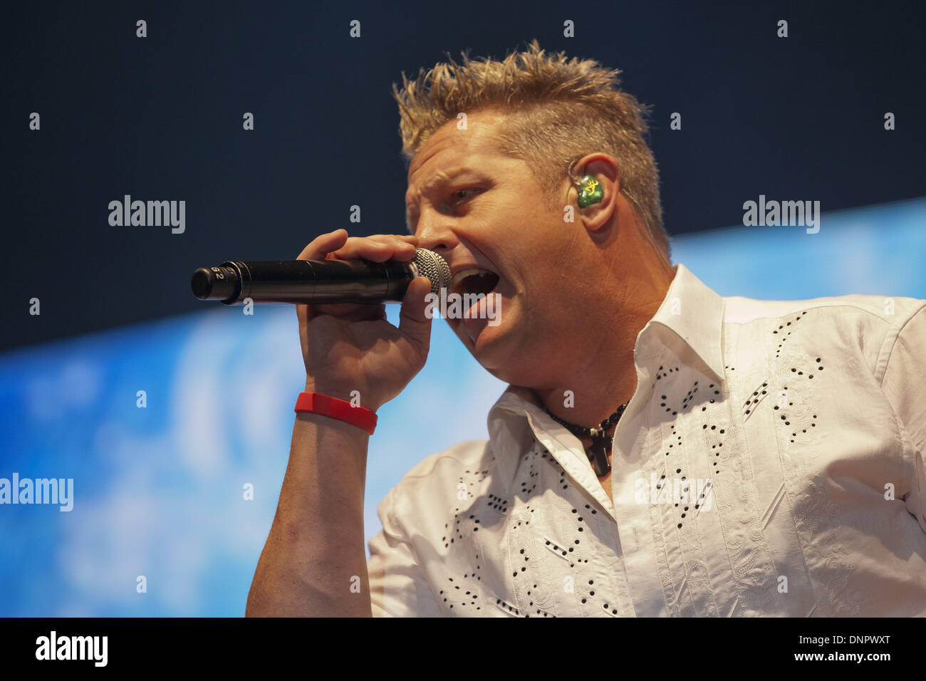 Oshkosh, Wisconsin, Stati Uniti d'America. Il 24 giugno 2011. GARY LEVOX di Rascal Flatts esegue a 2011 Paese USA in Oshkosh, Wisconsin © Daniel DeSlover/ZUMAPRESS.com/Alamy Live News Foto Stock