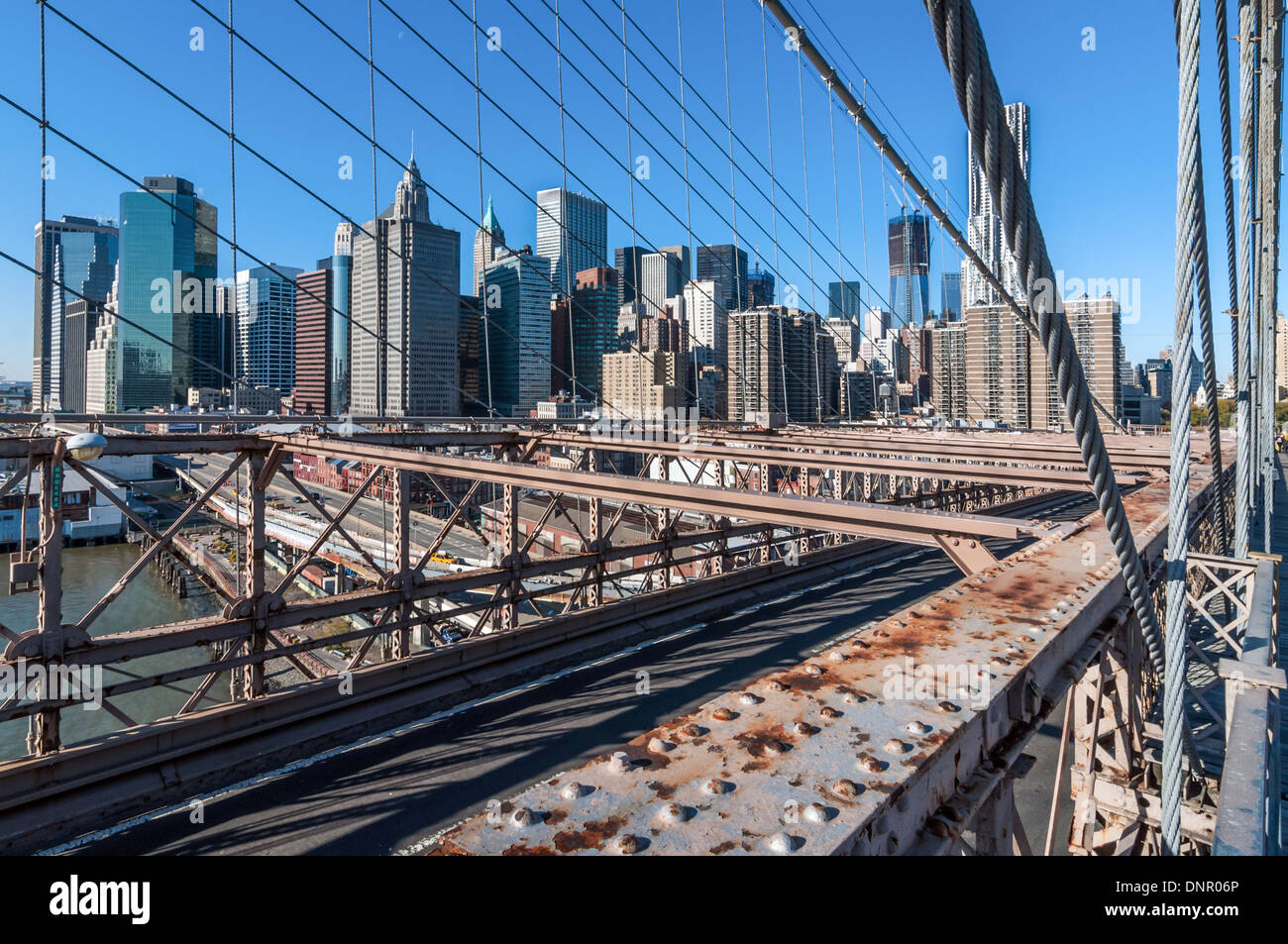 Vista della città di New York dal ponte di Brooklyn Foto Stock