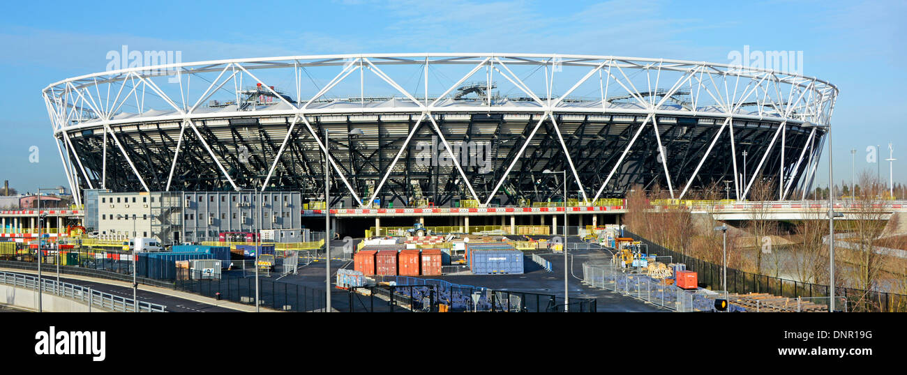 Iconiche torri faro sparite dallo stadio olimpico East London 2012 Parte del lavoro di conversione di eredità per il campo di calcio di West Ham Stratford Inghilterra Regno Unito Foto Stock