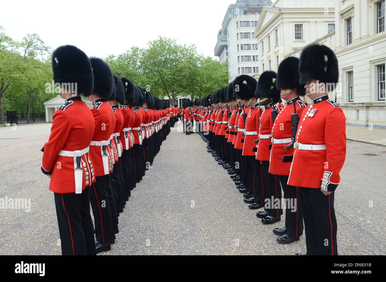Horse Guards, Londra ,protezioni, trooping il colore, protezioni gallese, banda montata,casa tenere division, caserma di Wellington, rosso tuni Foto Stock