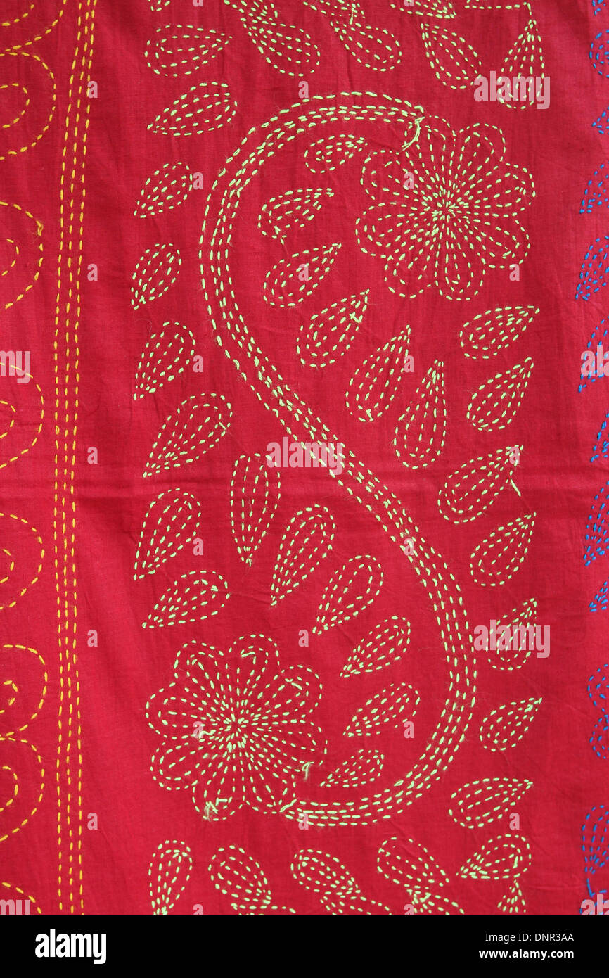 Contemporary Nakshi kantha in Bangladesh. Nakshi kantha, per la copertina del libro, colore Foto Stock