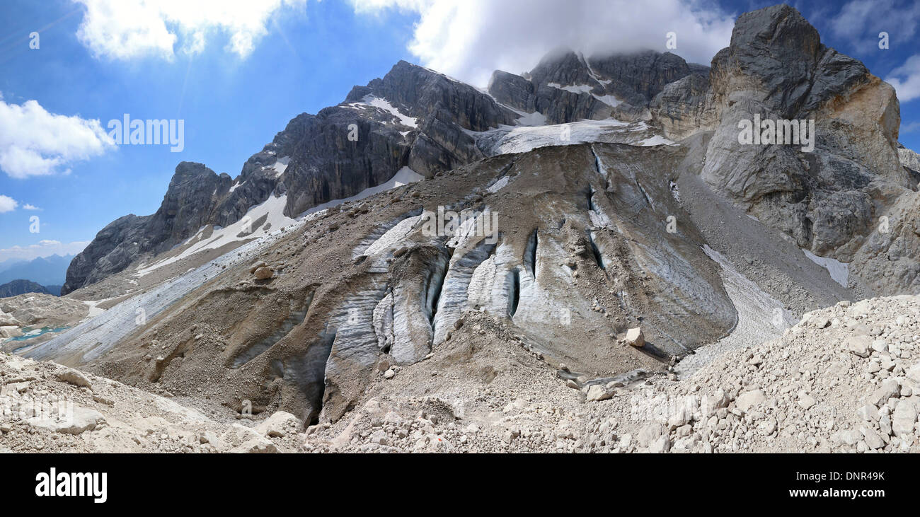 Monte Antelao, vista del ghiacciaio superiore. Paesaggio alpino con glaciologiche aspetti. Dolomiti di Cadore. Veneto. Alpi italiane. Foto Stock