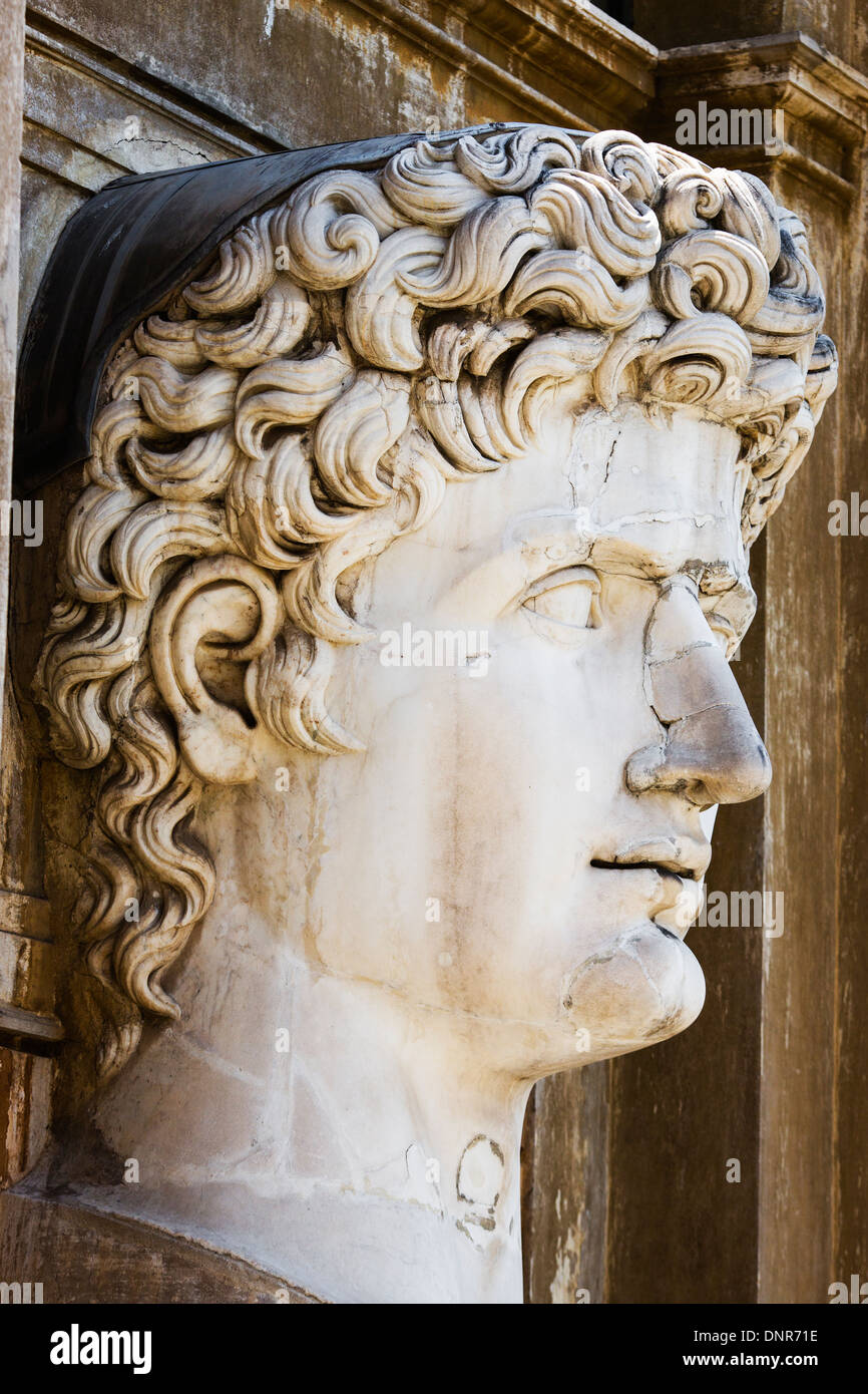 Scultura scolpita nel cortile dei Musei Vaticani, Città del Vaticano, Roma, Italia, Europa Foto Stock