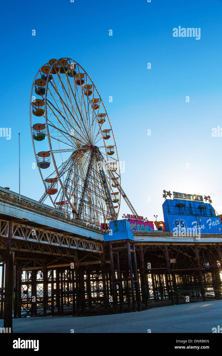 Blackpool Central Pier e ruota panoramica Ferris Foto Stock