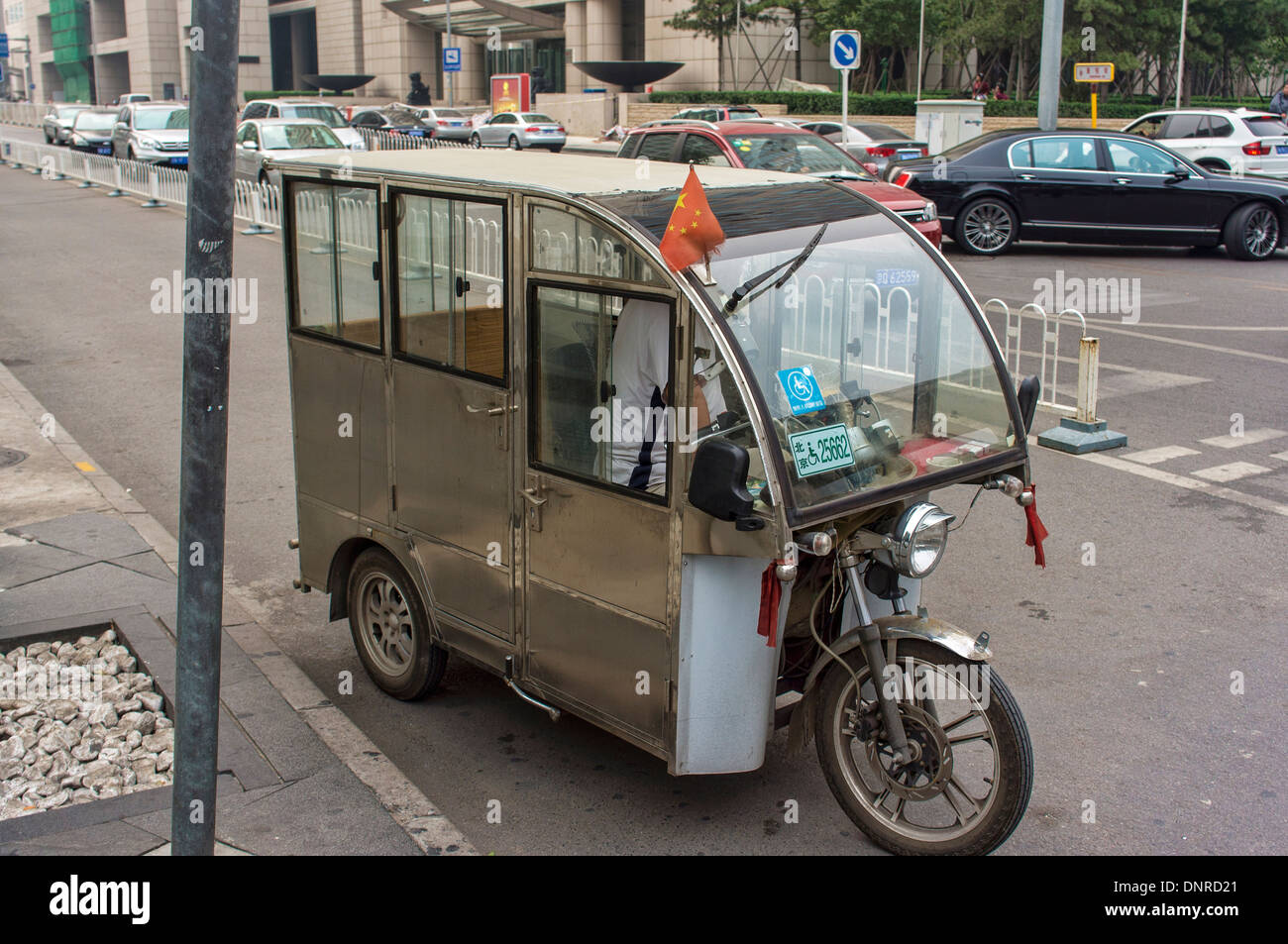 Offerte moto-taxi sulla strada a Pechino, Cina Foto Stock