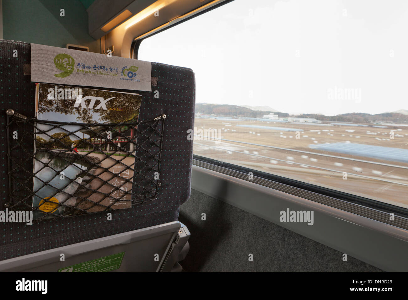Vista dalla finestra da KTX (Korea Train eXpress) treno auto - Corea del Sud Foto Stock