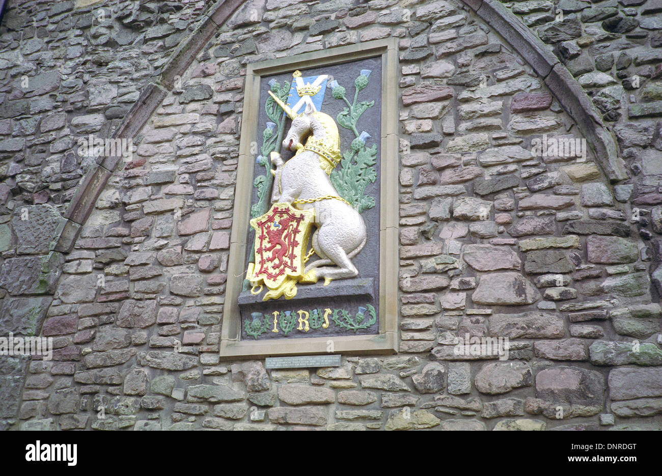 Supporto di montaggio a parete per pannello araldico di King James V, Abbazia Strand, Holyrood, Edimburgo, Scozia, Regno Unito Foto Stock