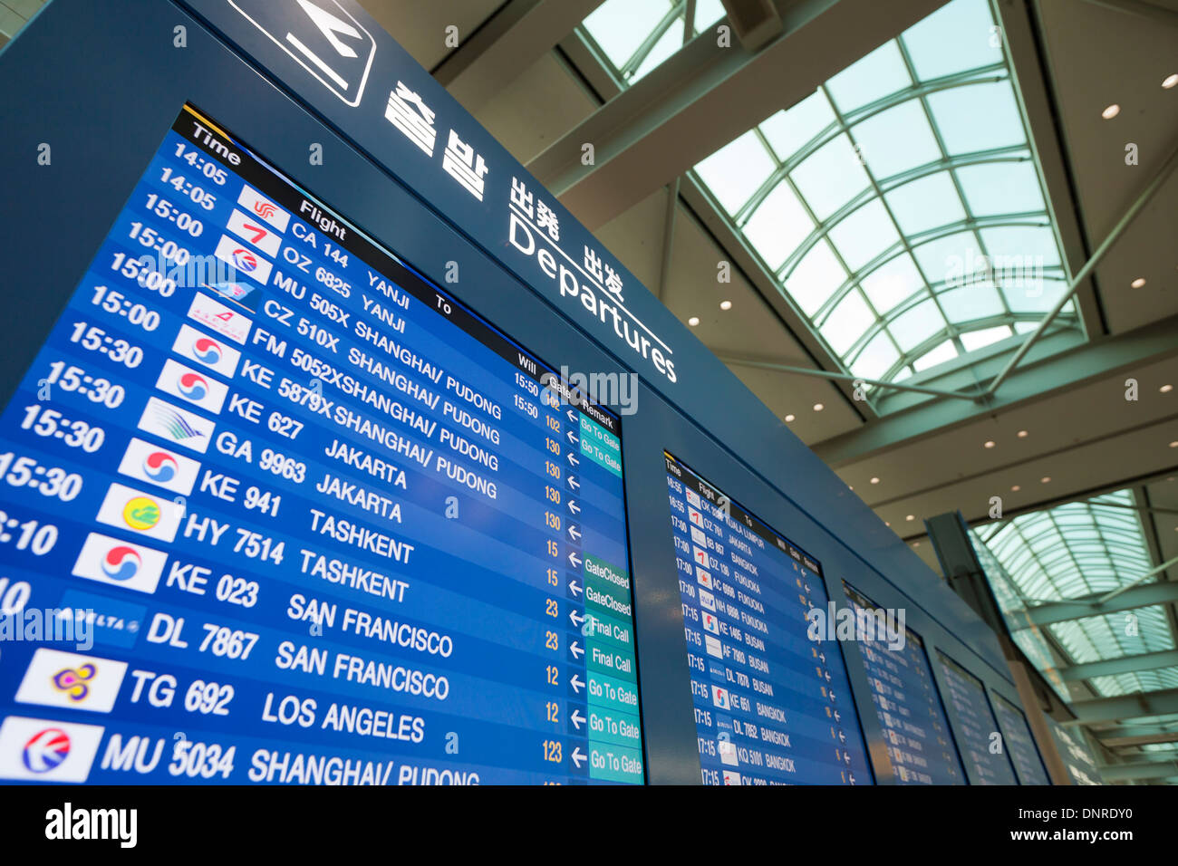 Display Flip Board partenze in Incheon International Aeroporto - Incheon, Corea del Sud Foto Stock