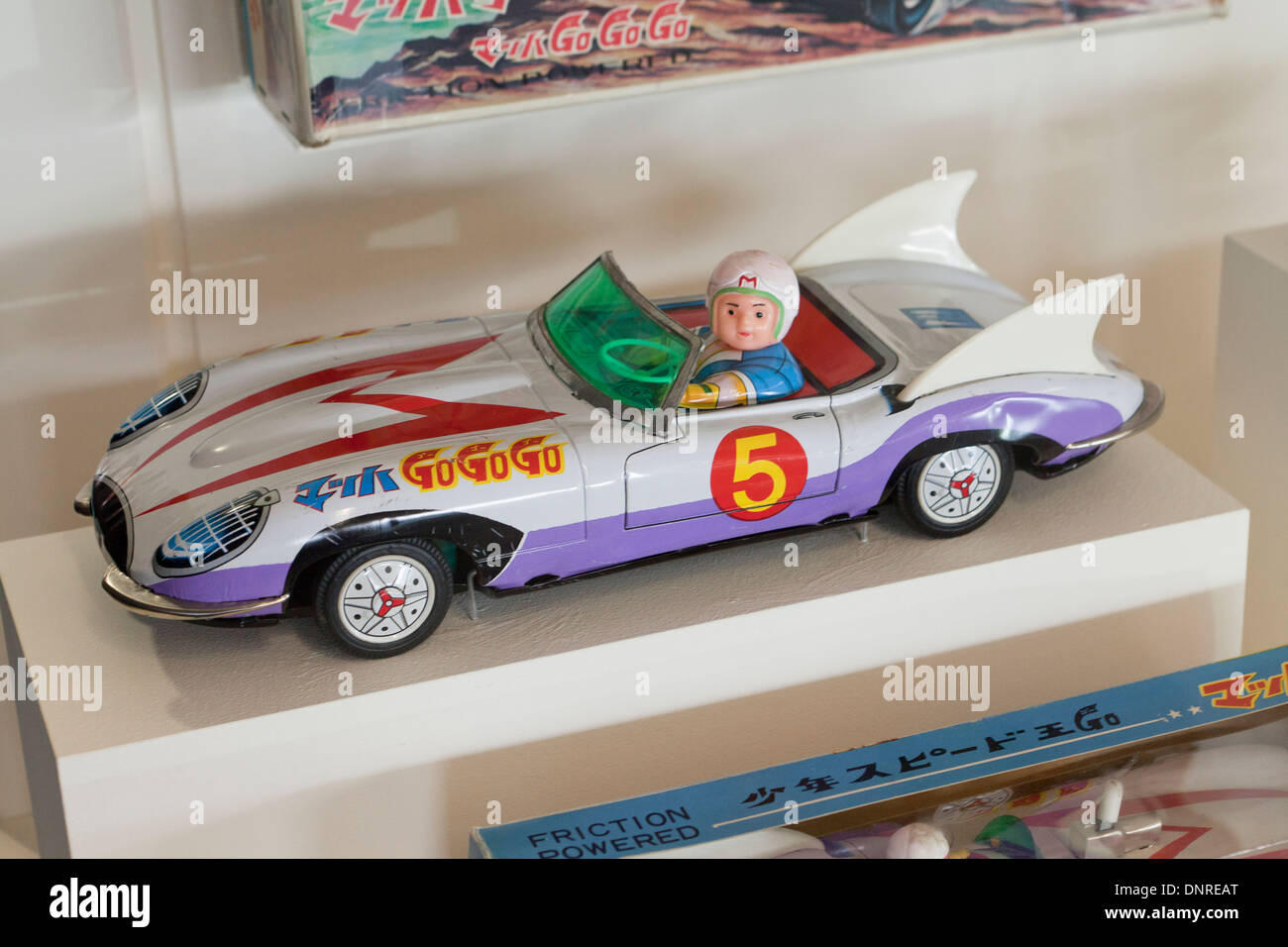 Attrito-azionato il corridore di velocità manga giapponese personaggio giocattolo di stagno, circa sessanta Foto Stock