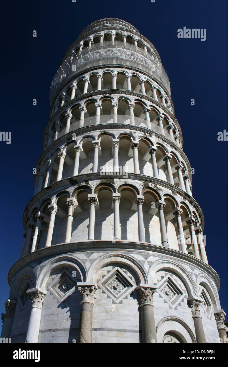 Il Campanile del Duomo di Pisa, Italia, dal basso. Foto Stock