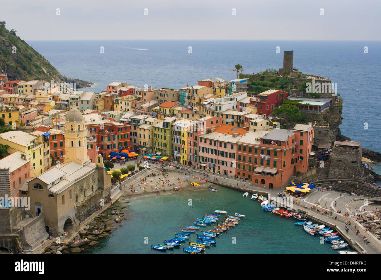 Vernazza, uno dei paesi delle Cinque Terre, Italia. Foto Stock