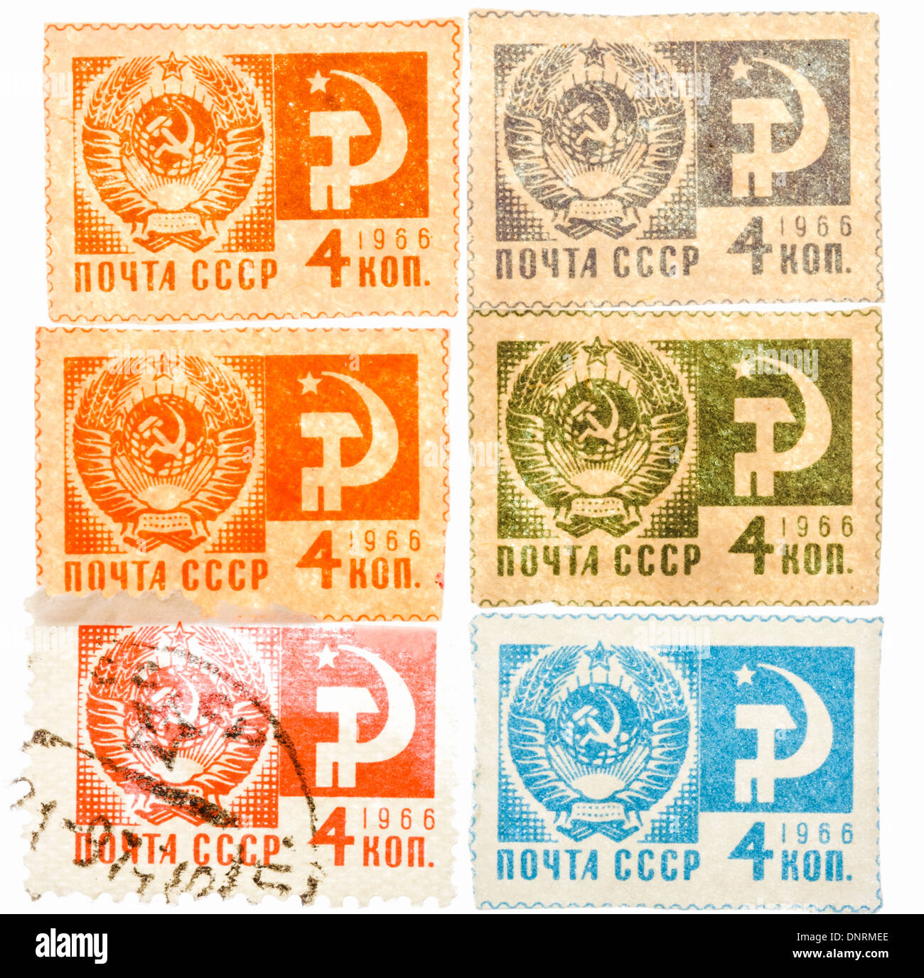 Unione Sovietica - circa 1966: cartolina stampato in URSS mostra URSS bandiera con la falce e martello, circa 1966 Foto Stock