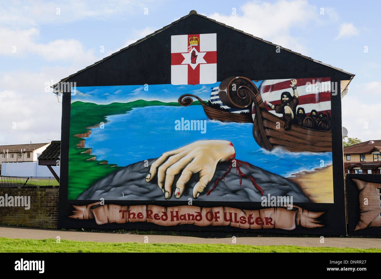 Murale a Belfast per commemorare l'origine della Mano rossa di Ulster Foto Stock
