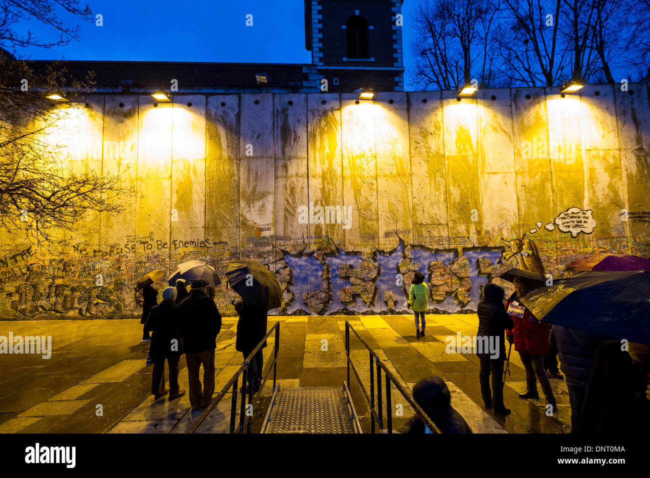 Parete di Betlemme arte di installazione da Justin macellaio in Londra Foto Stock