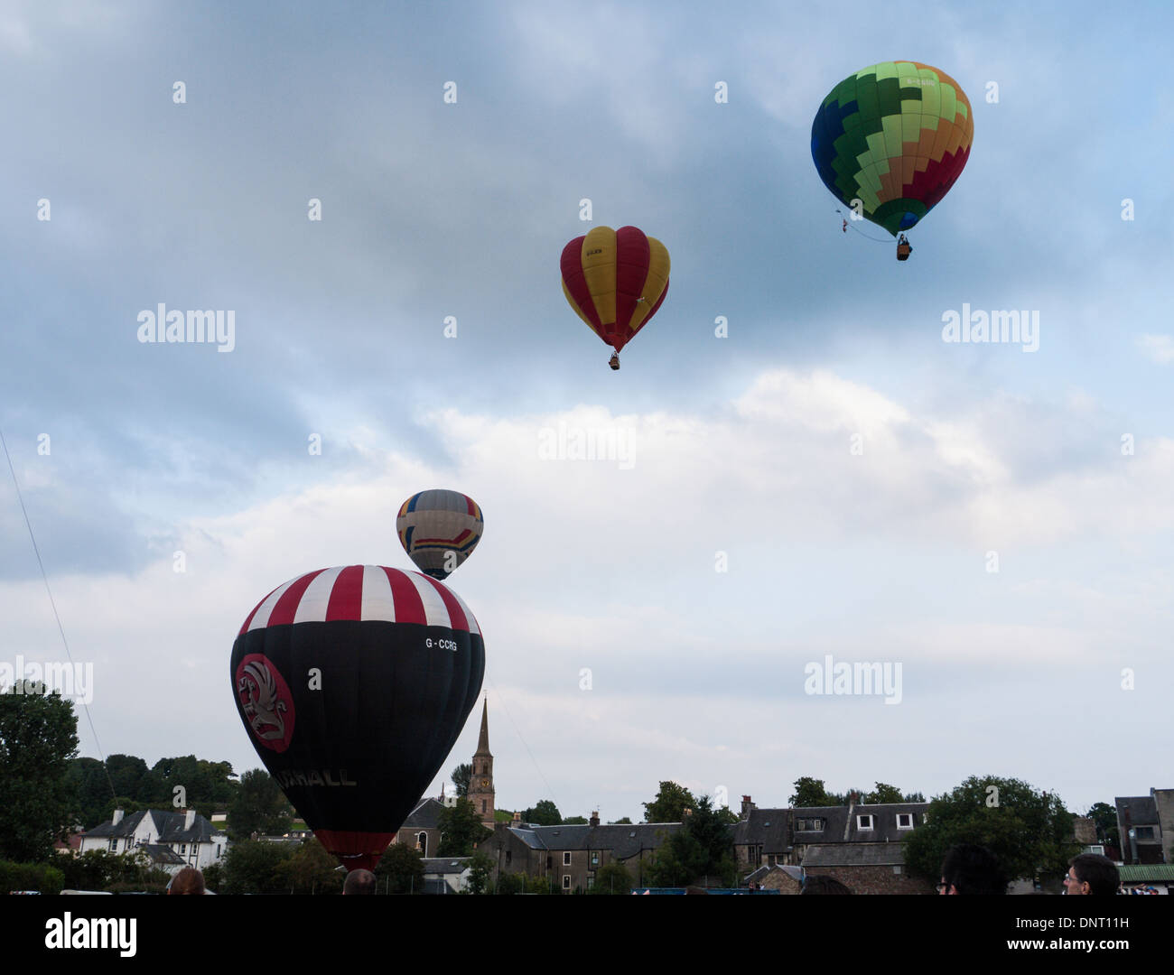 I palloni ad aria calda a Strathaven Balloon Festival in Lanarkshire, Scozia, che avviene ogni mese di agosto Foto Stock