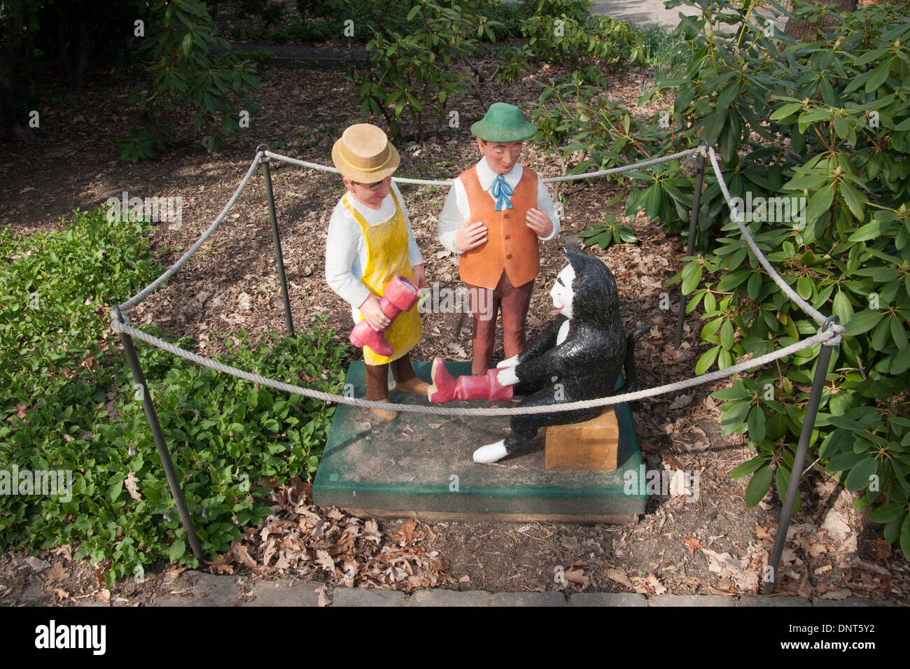 Personaggi delle fiabe (Puss In Boots) a 'Gärten der Welt" (Giardini del mondo) in Marzahn di Berlino, Germania. Foto Stock