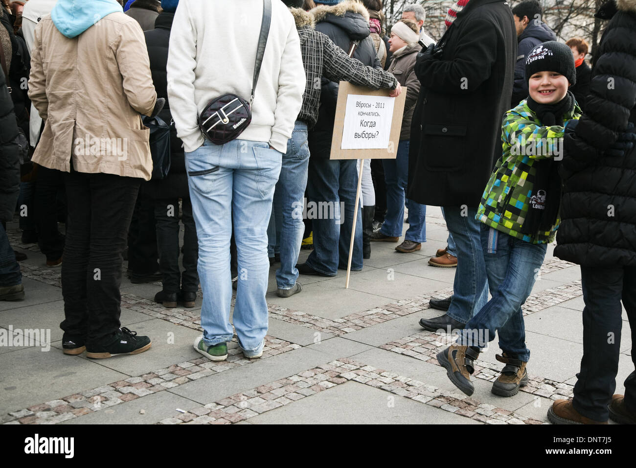 Persone a Praga per partecipare a una riunione contro abusive elezioni del presidente in Russia, 2012. Foto Stock