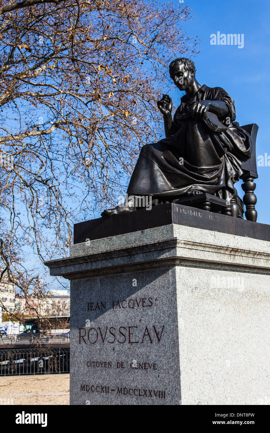 Statua e zoccolo in onore di Jean Rousseau a Ginevra, Svizzera Foto Stock