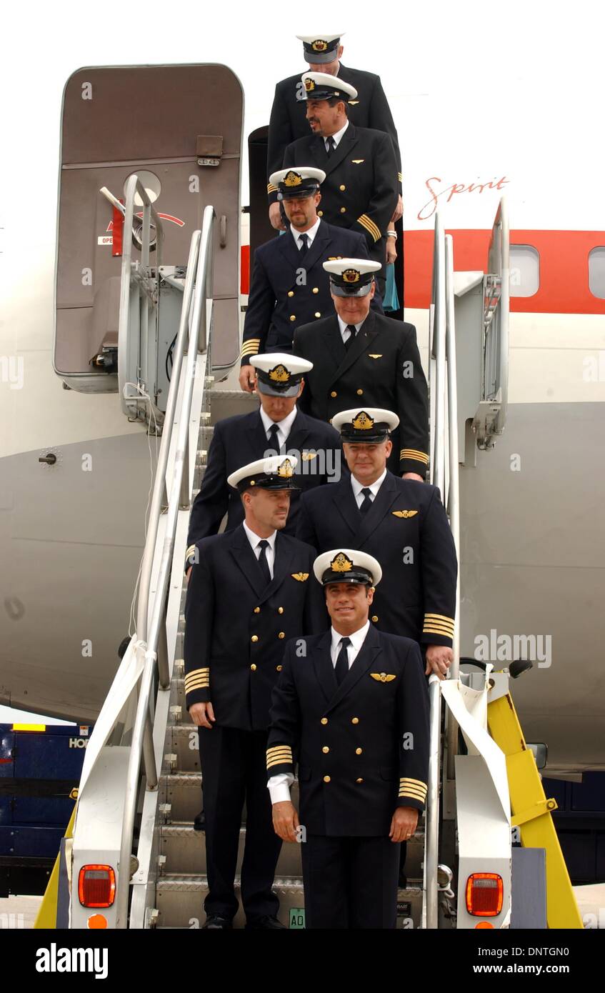 Agosto 28, 2002 - K25984AR SPIRITO DI AMICIZIA GLOBAL TOUR si ferma all'aeroporto JFK di New York, 28/08/02. ANDREA RENAULT/ 2002..John Travolta(Immagine di credito: © Globo foto/ZUMAPRESS.com) Foto Stock